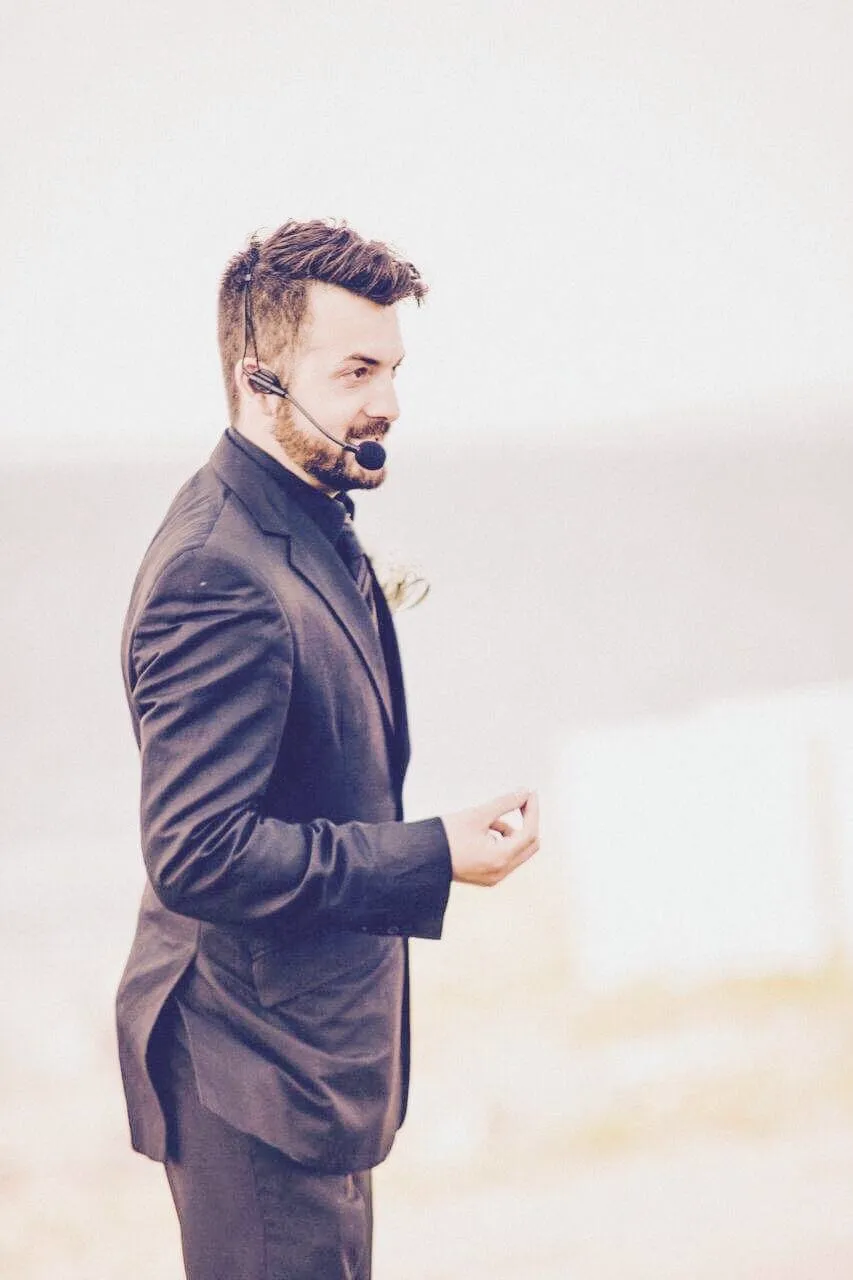 Rémi officiant une cérémonie